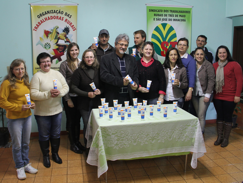 EXECUTIVO PARTICIPA DE ENTREGA DE PROTETOR SOLAR